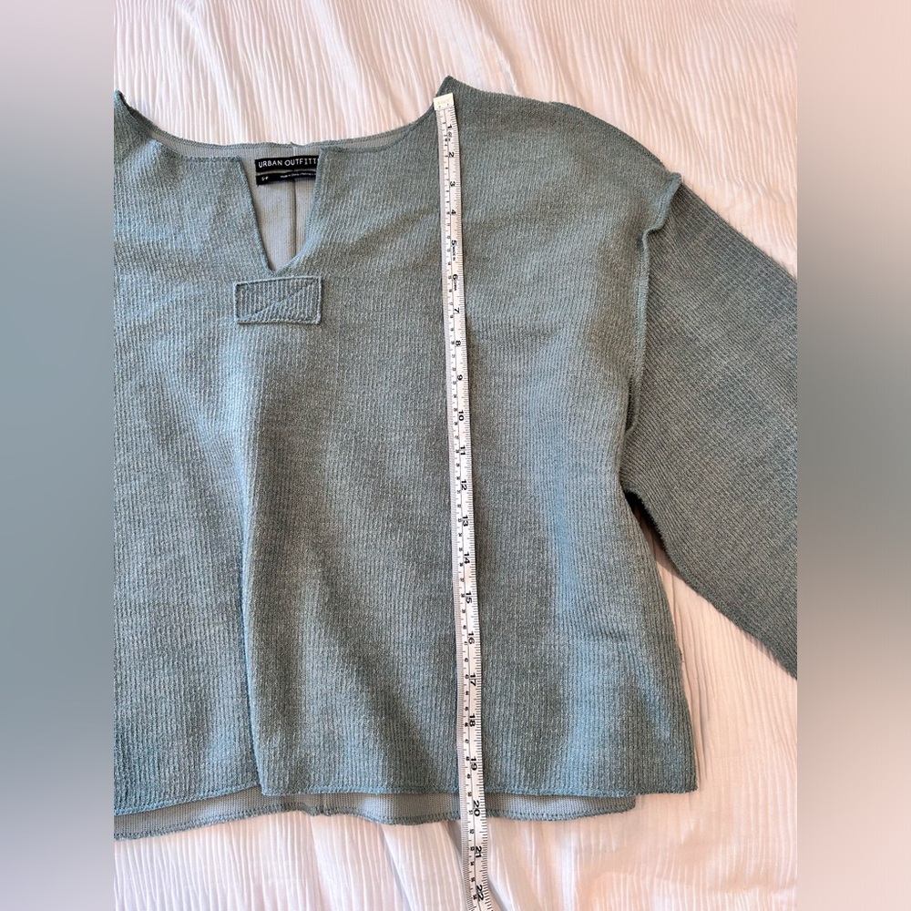 Urban Outfitters Long Sleeve Baggy shirt Rolled cuff sleeve Small EUC - Picture 3 of 5